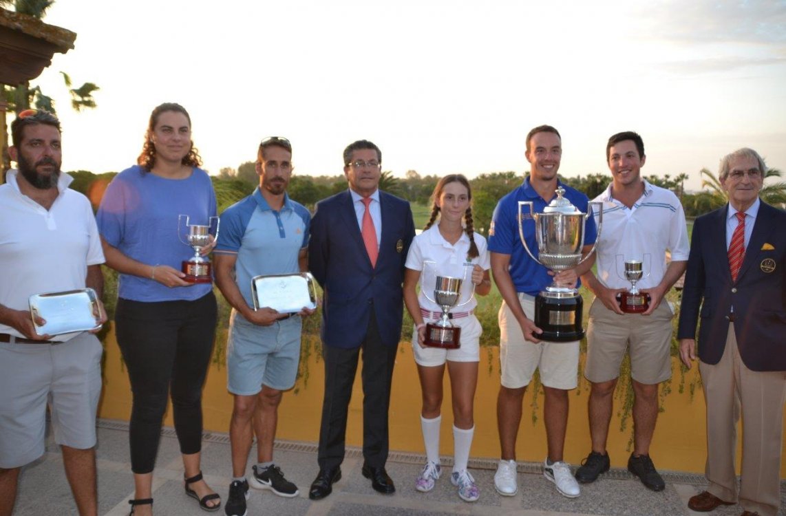 Víctor Pastor y Mar García, ganadores de la Copa Maestranza en el Real Club Sevilla Golf