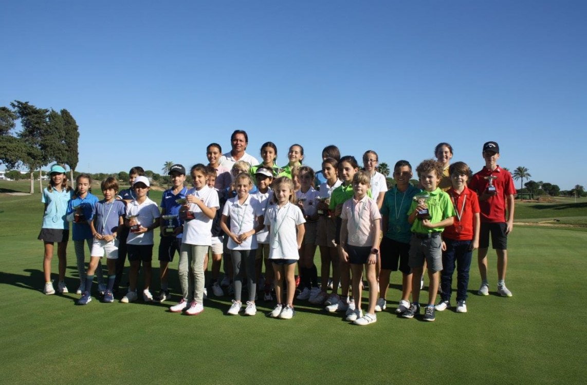 Villanueva Golf, en la Bahía de Cádiz, disfruta de una igualadísima prueba del Pequecircuito