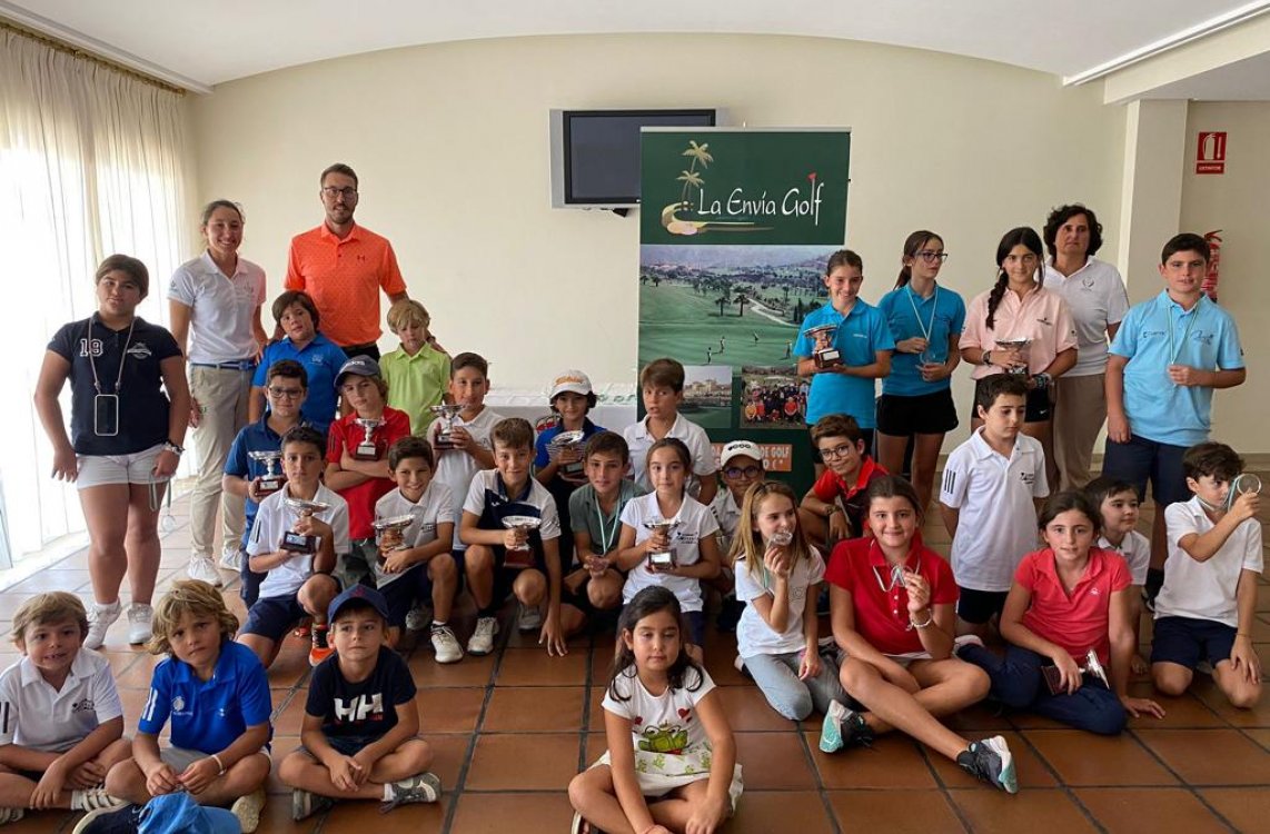 Los golfistas más pequeños de Almería demuestran su talento en el Pequecircuito de La Envía