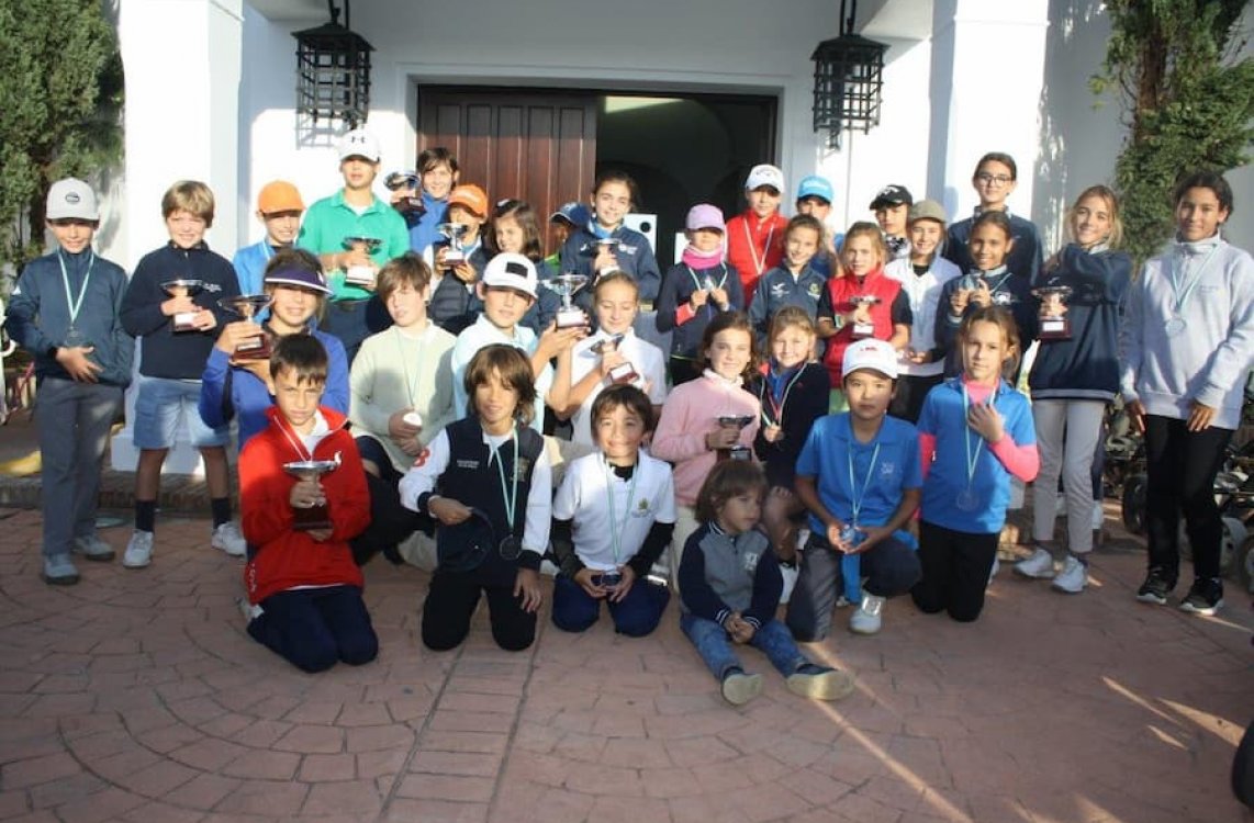 El Pequecircuito se divierte en un día espléndido de golf en La Cañada