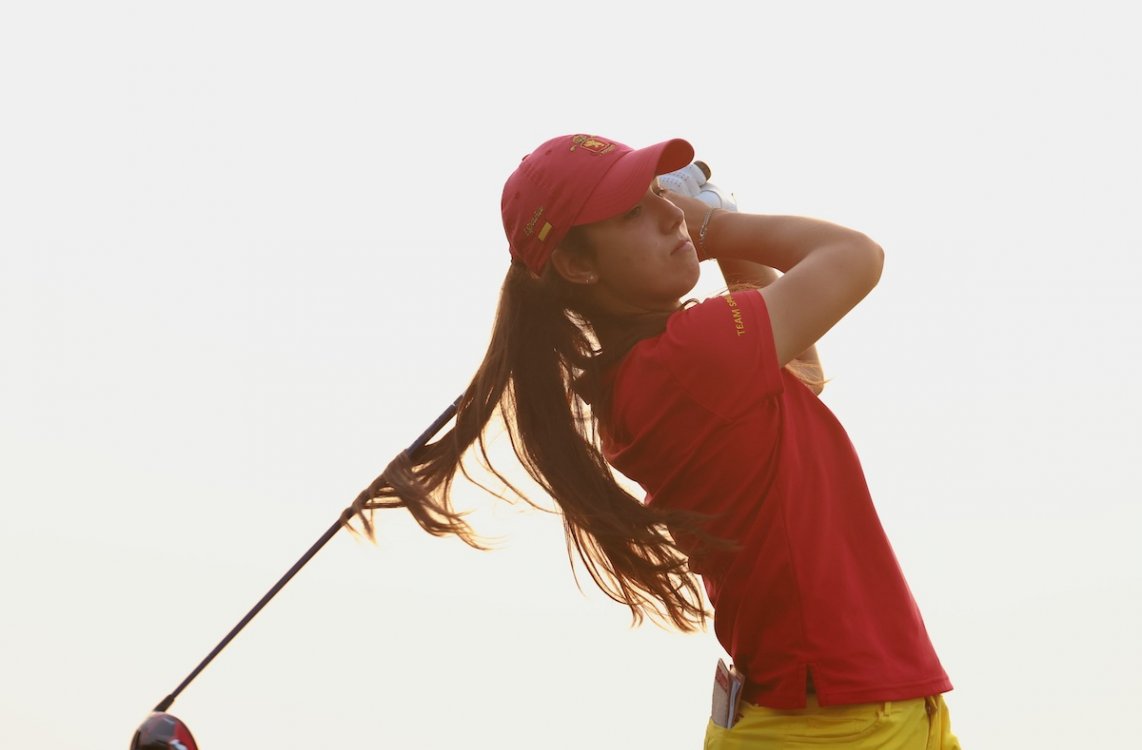Dos birdies finales de Julia López mantienen a España en el liderato del Mundial Amateur de Abu Dhabi