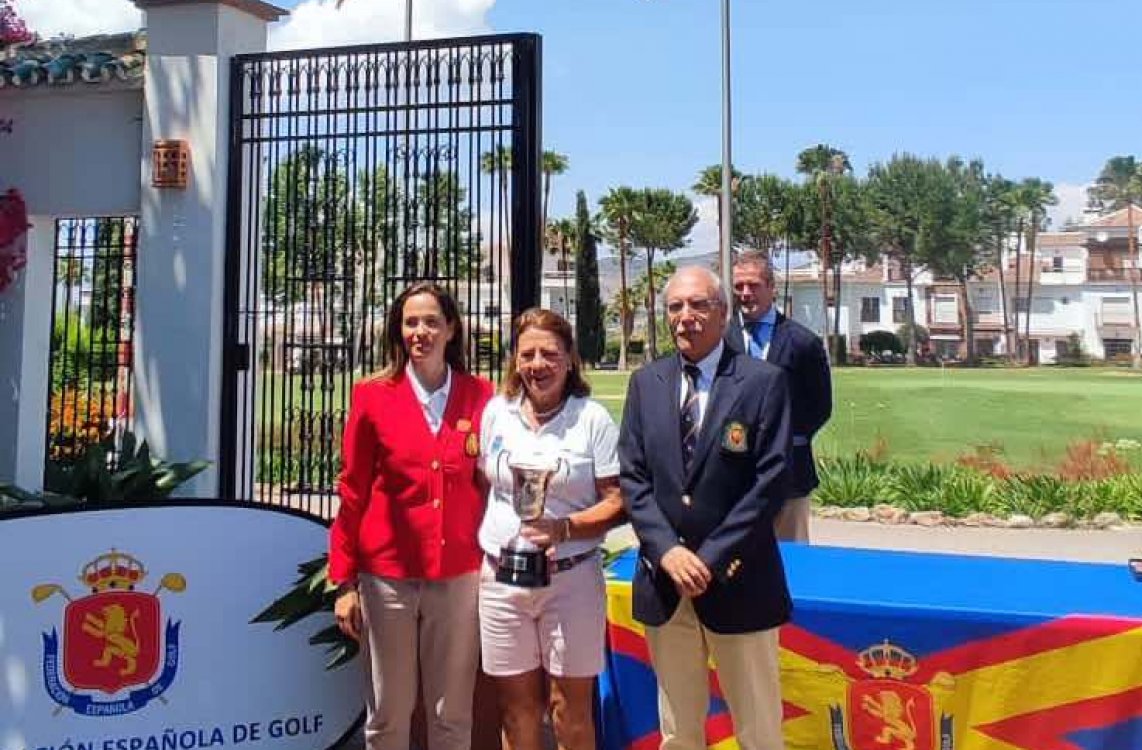 Victoria de María Castillo en el Campeonato de España Senior Femenino en Lauro Golf