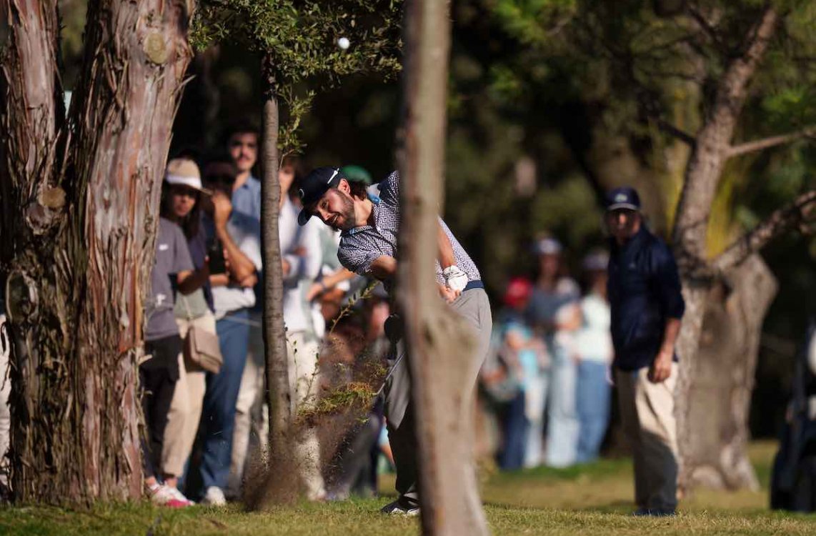 Ángel Hidalgo resiste el ataque de Rahm y se mantiene en cabeza en el Open de España