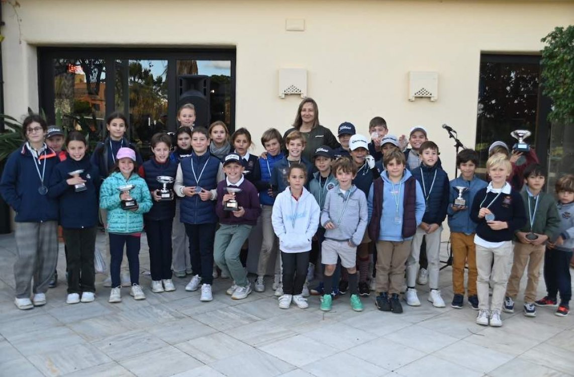 El viento y el frío ponen a prueba a los más pequeños en el Pequecircuito Zona W en Islantilla Golf