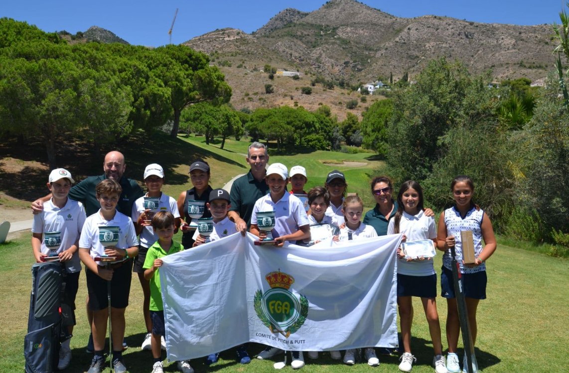 Benalmádena Golf elige campeones de Andalucía de Pitch & Putt en sub-16 y Benjamín