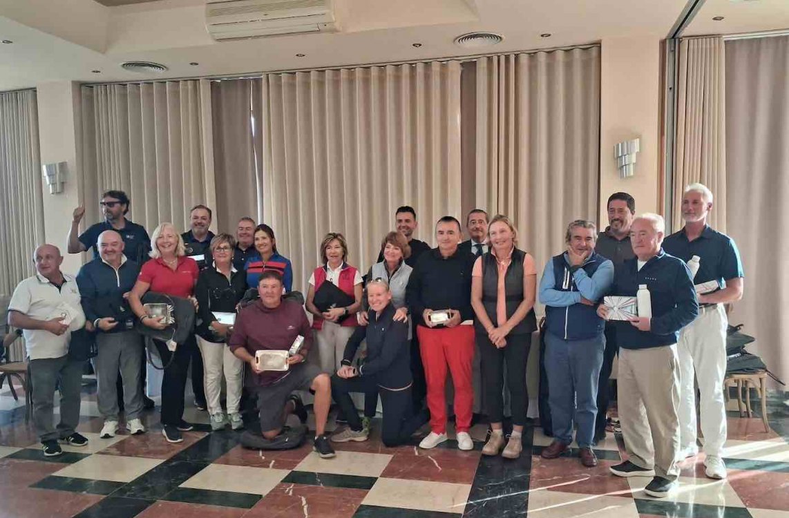 Emotivo Torneo Senior de Otoño Costa del Sol en Antequera, con homenaje a Ángel de la Riva