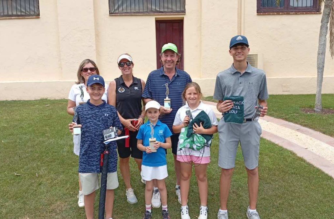 Carlos Colombo y Liane Gavira ganan el torneo del Circuito de 5ª y 6ª Categoría en Guadalhorce Carlos Colombo y Liane Gavira ganan el torneo del Circuito de 5ª y 6ª Categoría en Guadalhorce