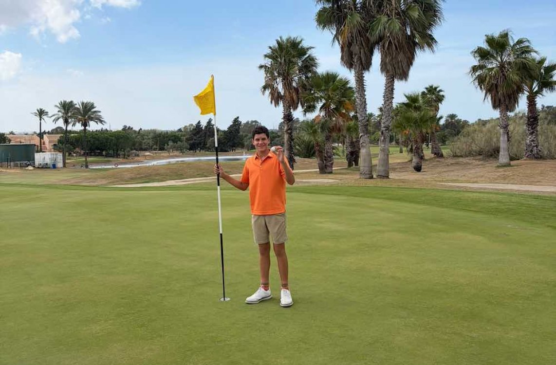 Un extraordinario albatros de Beltrán Dauthieu pone la guinda a una gran jornada juvenil en Villanueva Golf